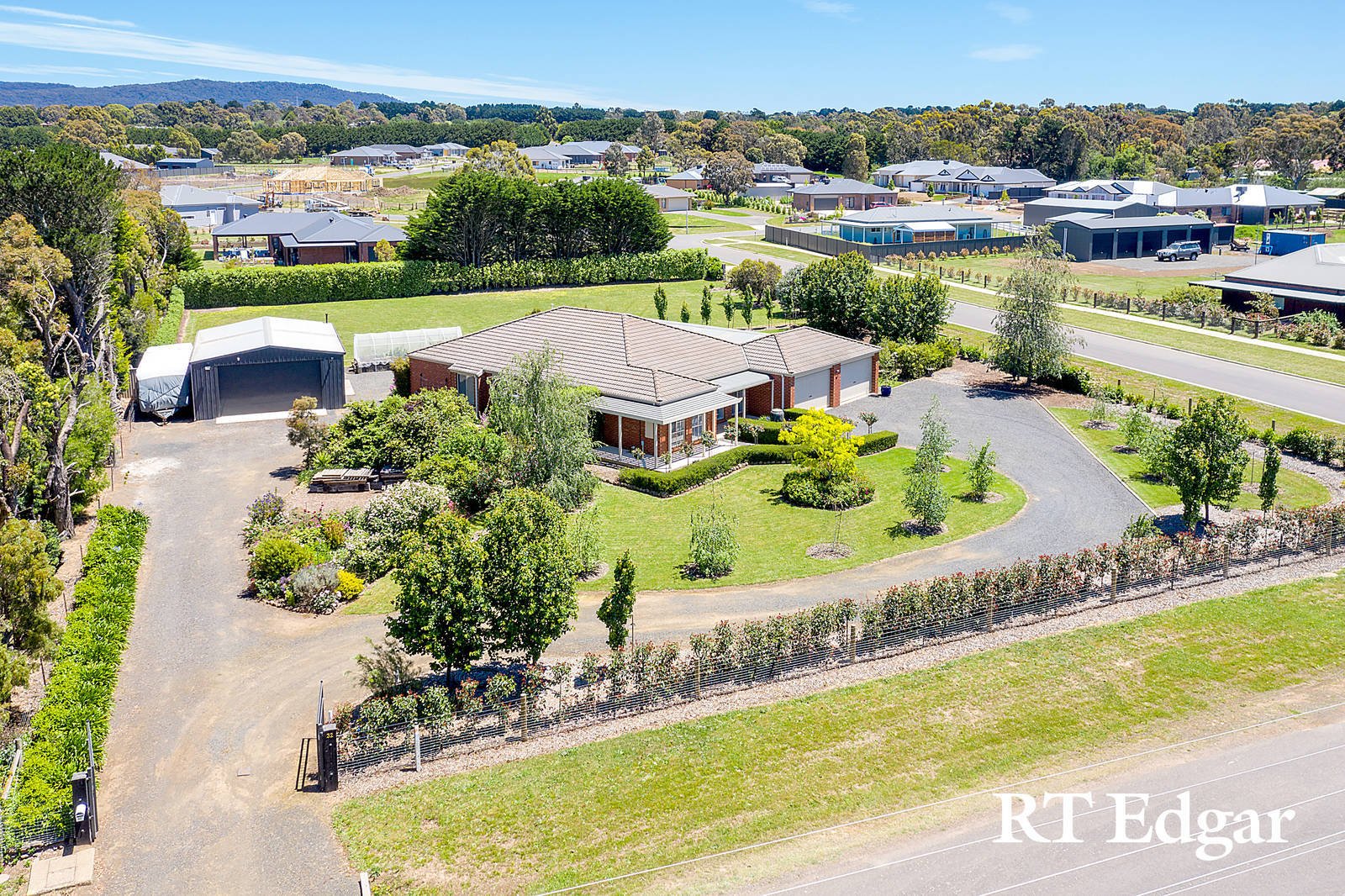 Real Estate and Property in 32 Metcalfe Drive, Romsey, VIC