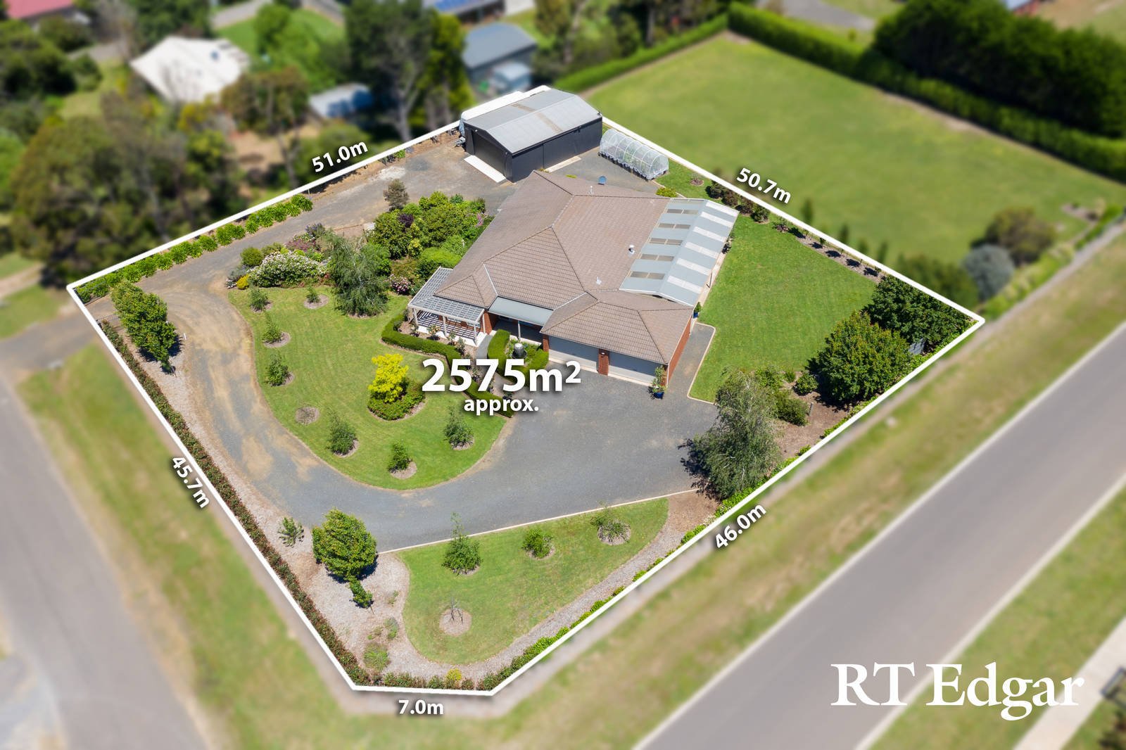 Real Estate and Property in 32 Metcalfe Drive, Romsey, VIC