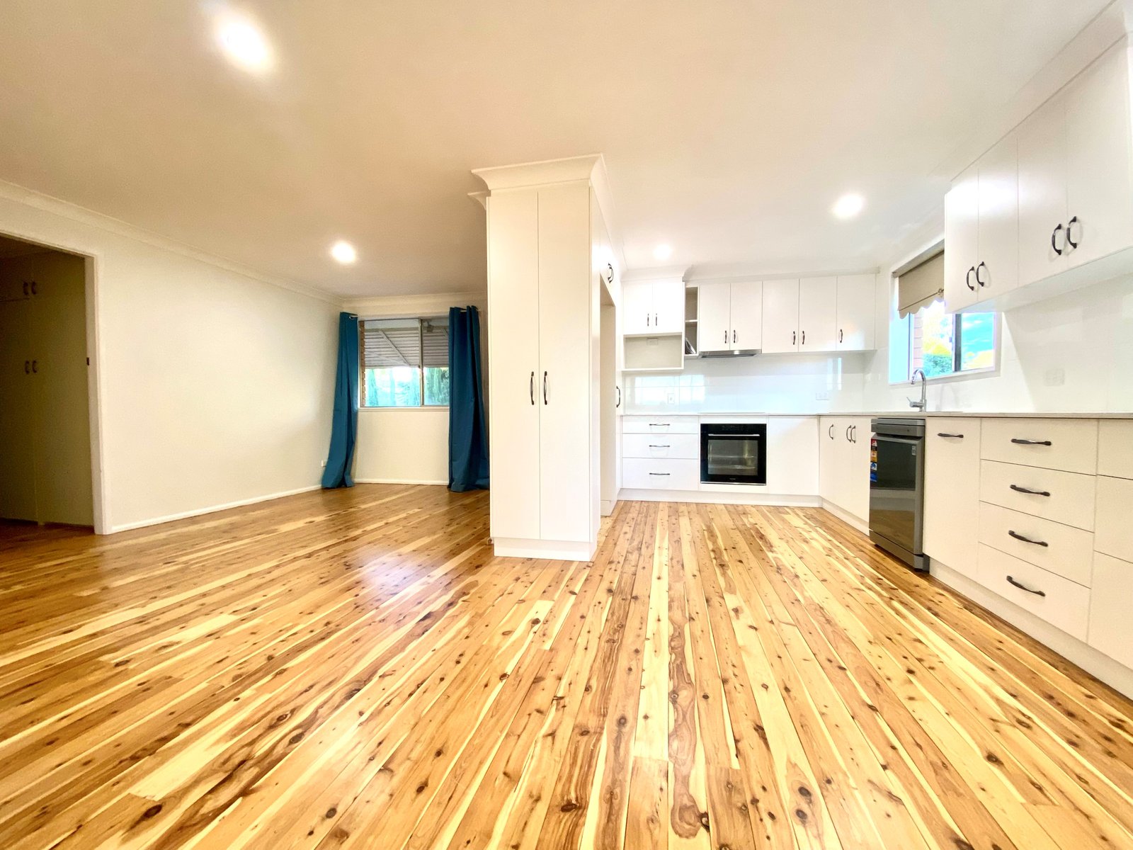 32 Minnamurra Crescent TAMWORTH 3