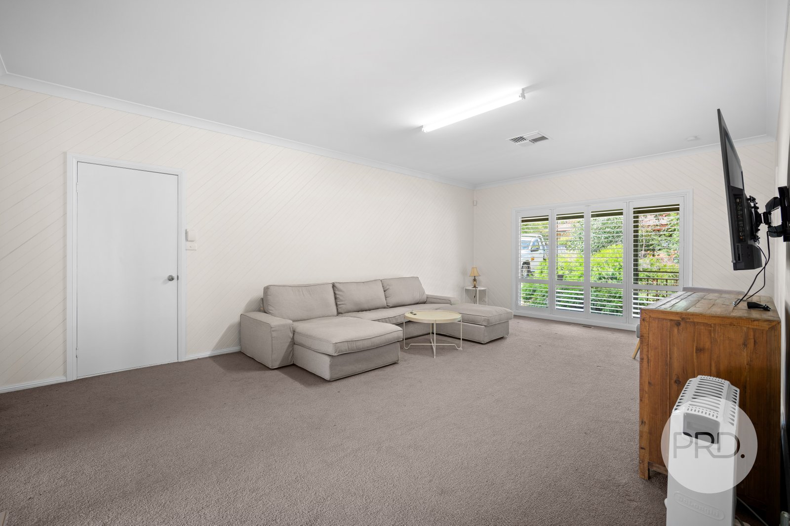 32 Missouri Avenue TOLLAND 9