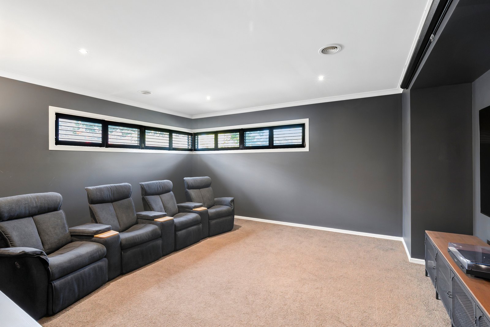Gallery: 32 Molesworth Drive