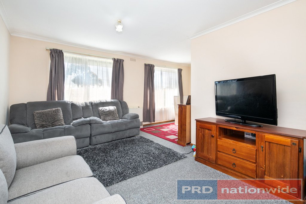 32 Montgomery Street WENDOUREE 2