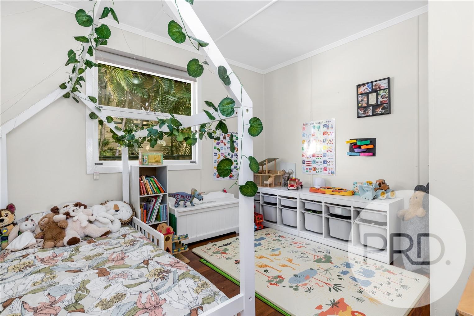 32 Narellan Street ARANA HILLS 9