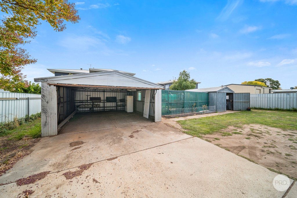 32 Neale Street KENNINGTON 9