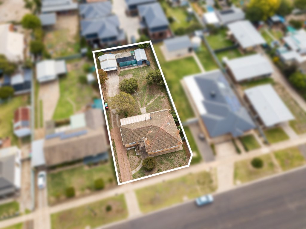 32 Neale Street KENNINGTON 10