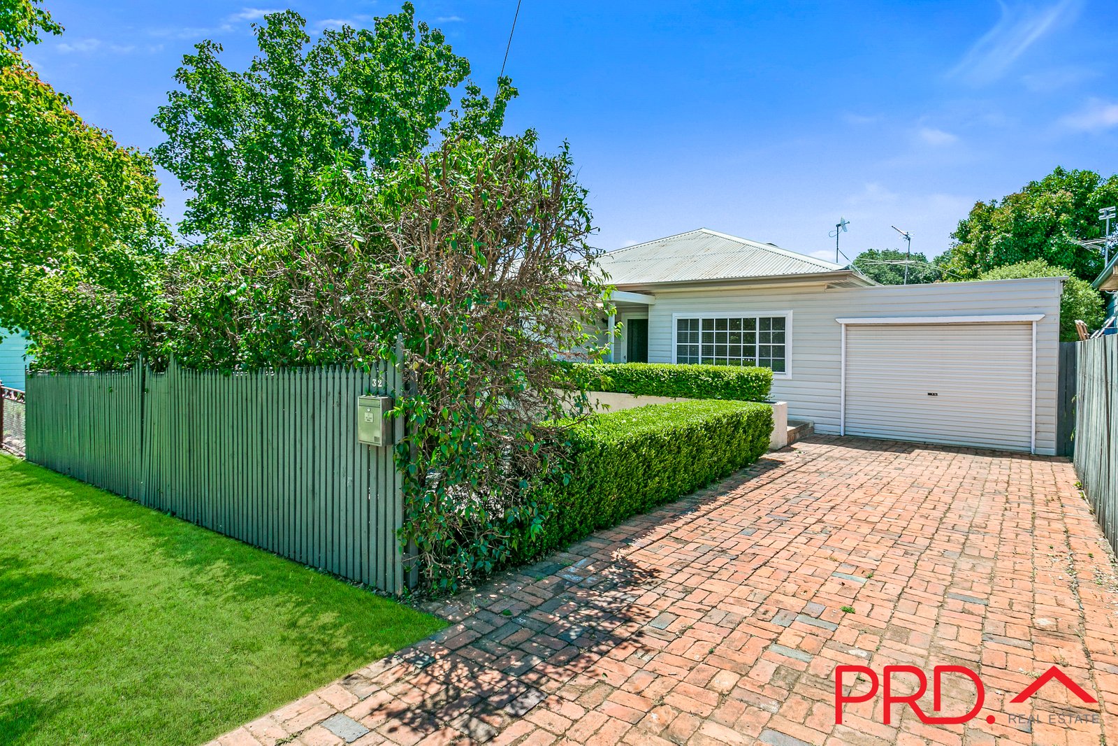 32 North Street TAMWORTH 17