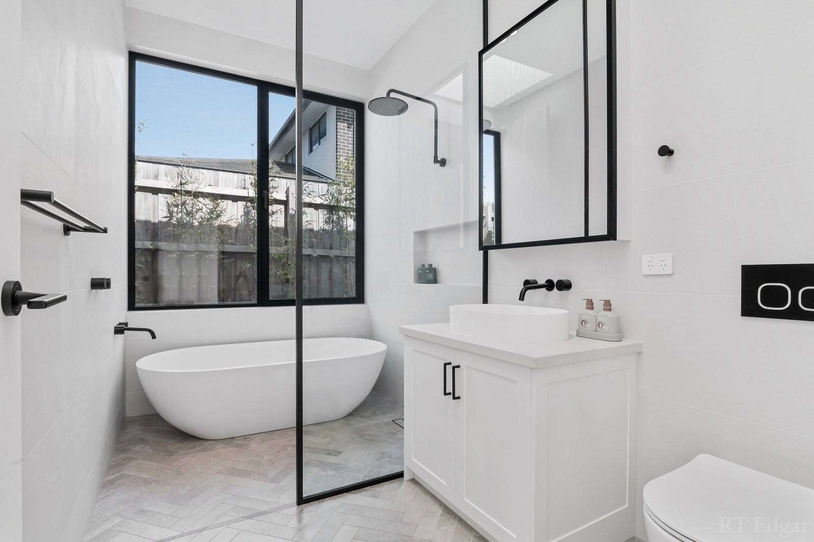 Real Estate and Property in 32 Northcliffe Road, Edithvale, VIC