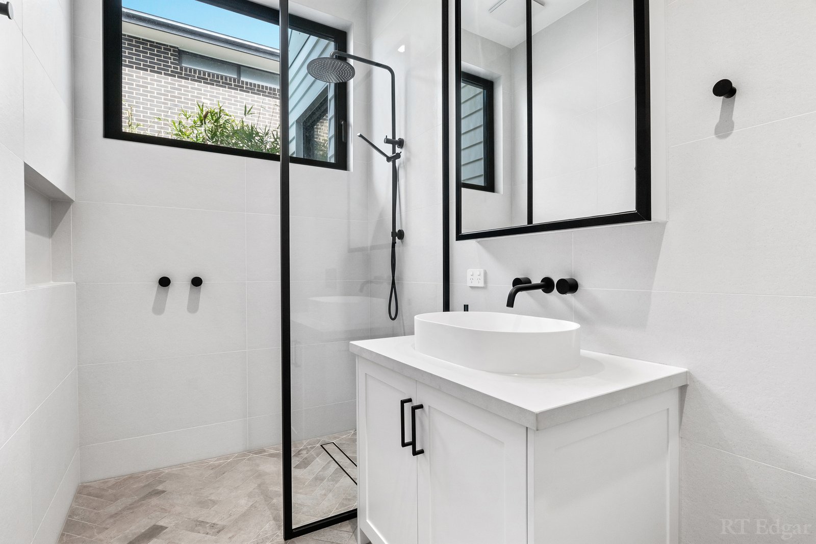 Real Estate and Property in 32 Northcliffe Road, Edithvale, VIC