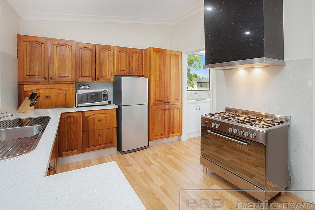 32 Pasedena Crescent BERESFIELD 9