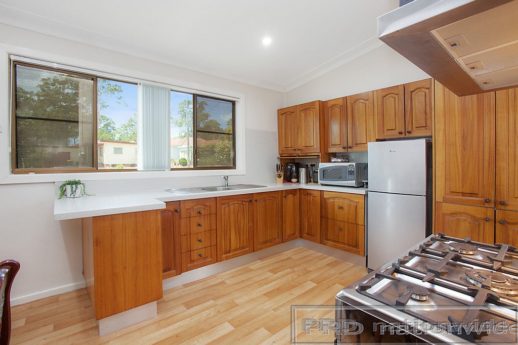 32 Pasedena Crescent BERESFIELD 8