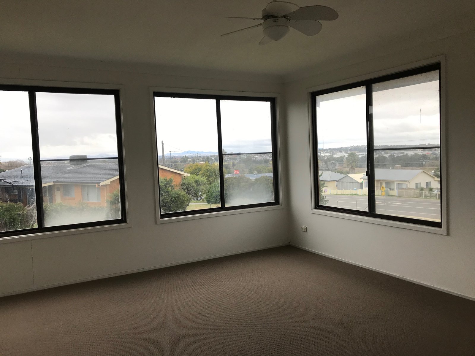 32 Peel Street TAMWORTH 3