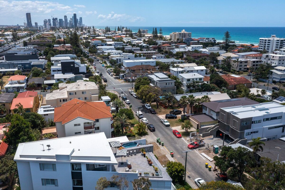 3/2 Petrel Avenue Mermaid Beach 14