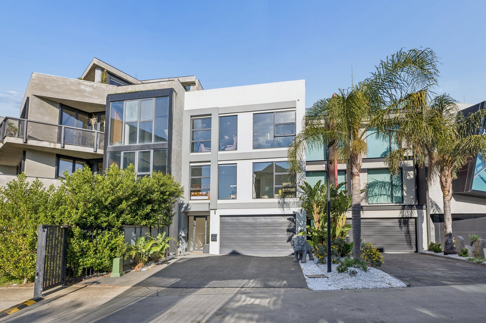 Gallery: 32 Pier One Drive