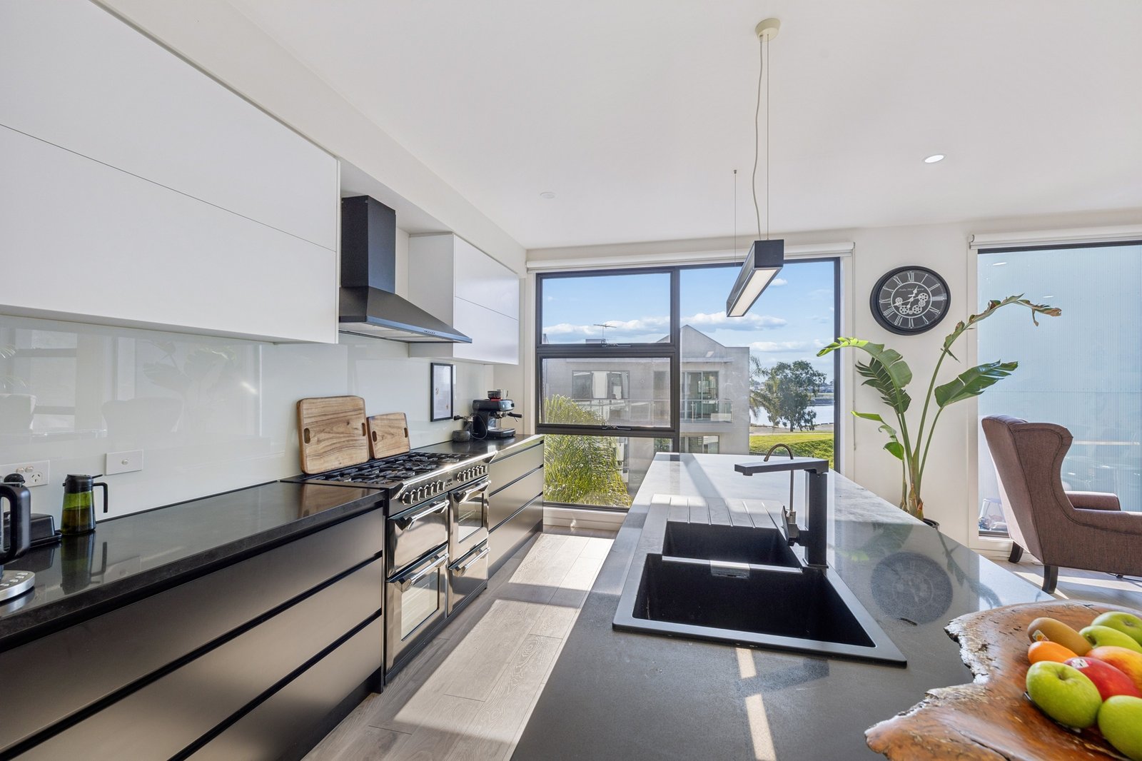 Gallery: 32 Pier One Drive