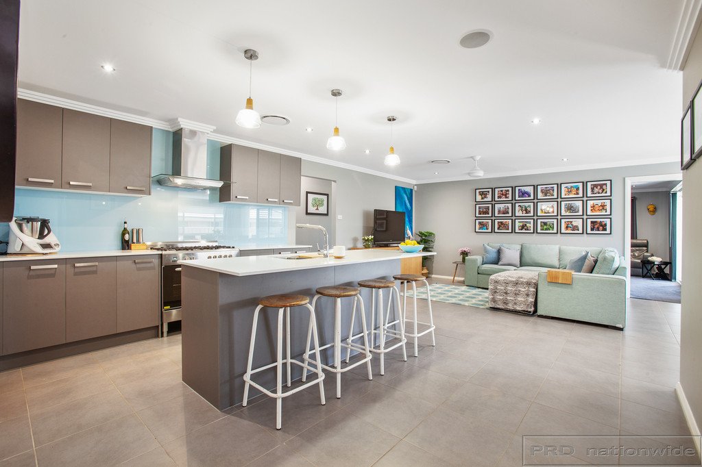 32 Portabello Crescent THORNTON 2