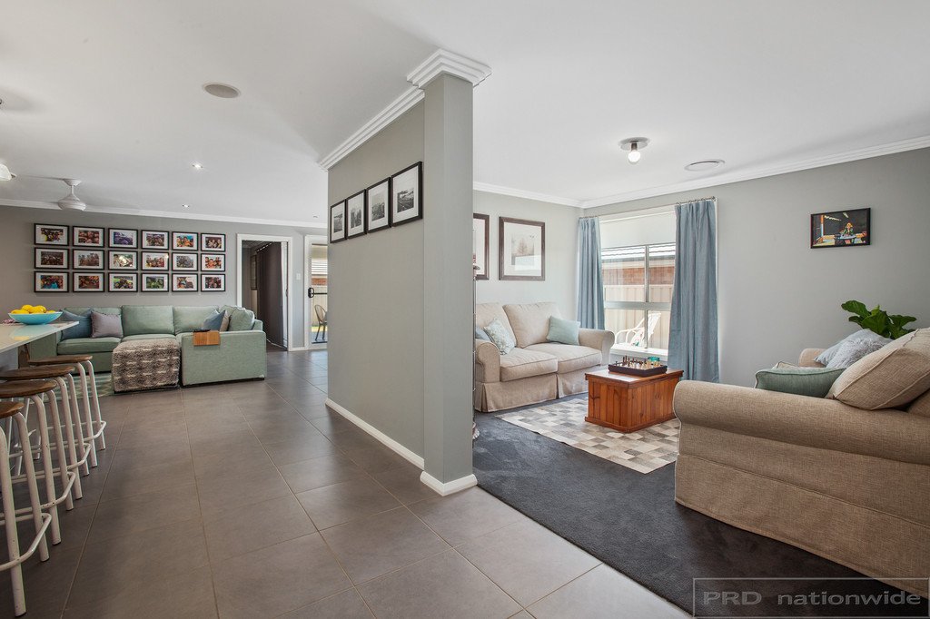 32 Portabello Crescent THORNTON 9