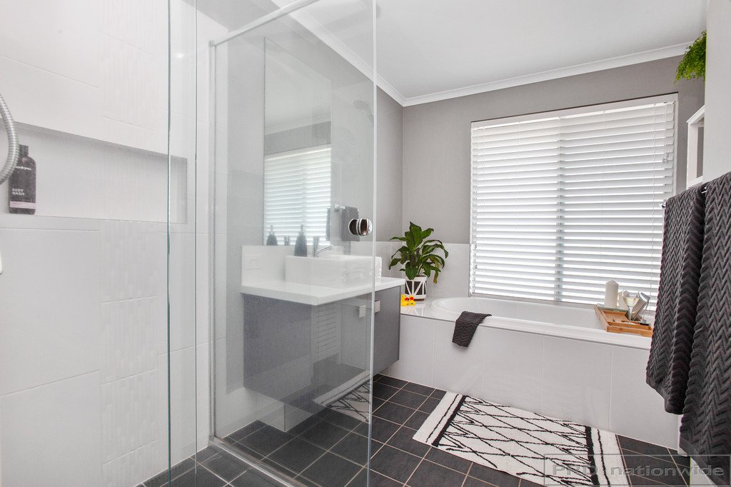 32 Portabello Crescent THORNTON 15