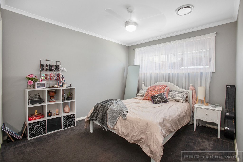 32 Portabello Crescent THORNTON 16