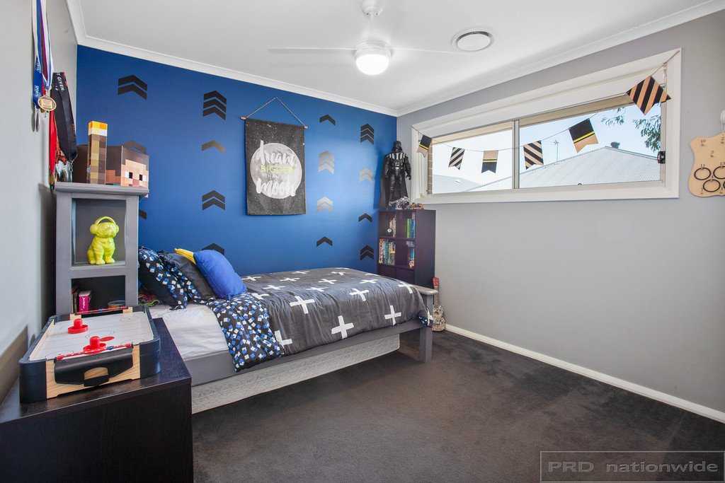 32 Portabello Crescent THORNTON 18