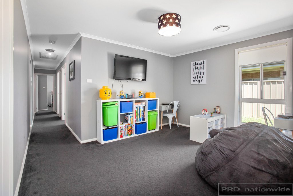 32 Portabello Crescent THORNTON 19