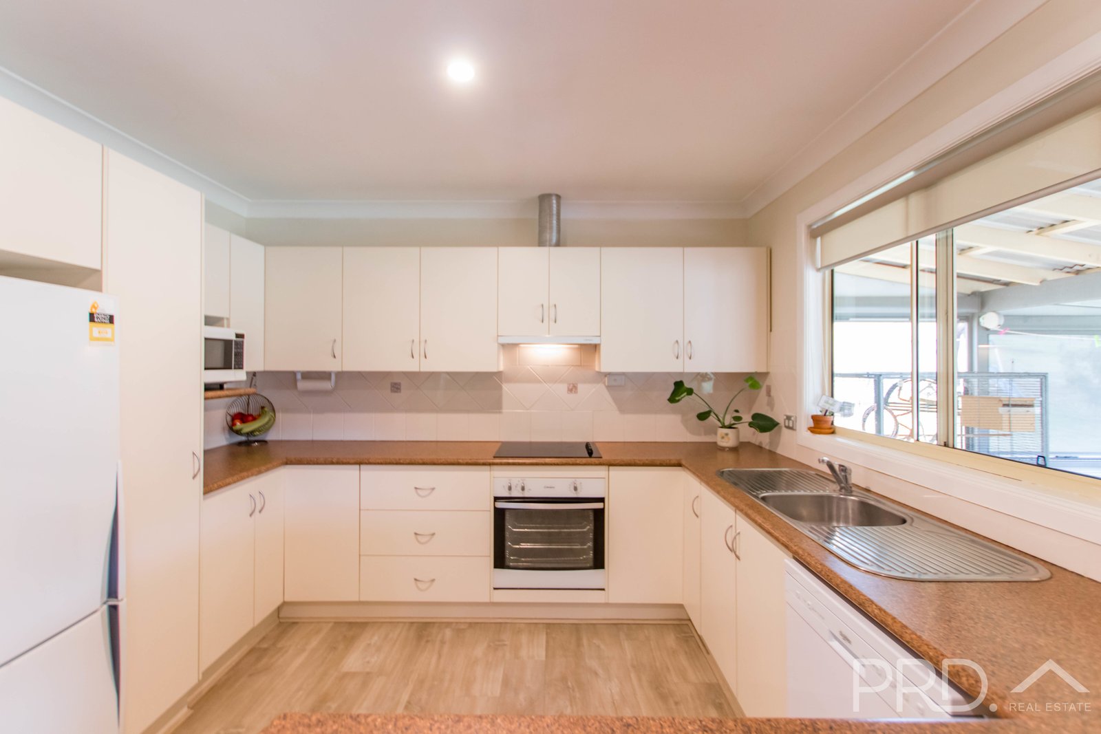 32 Quartz Street ADELONG 8