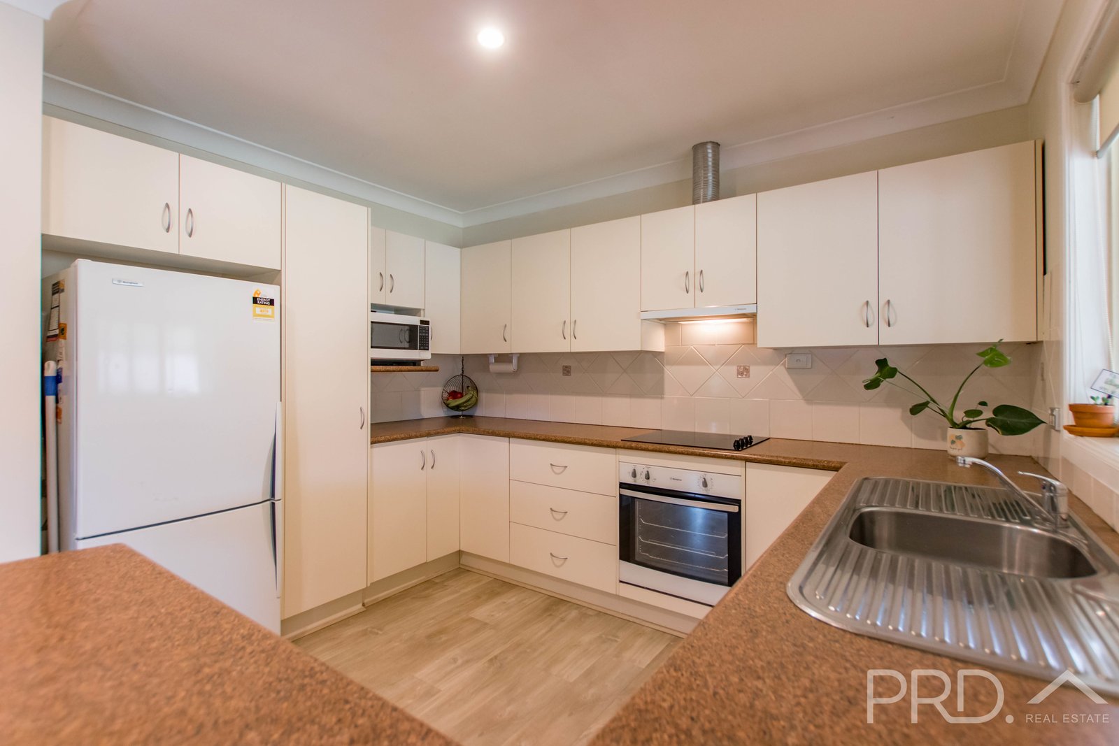 32 Quartz Street ADELONG 9