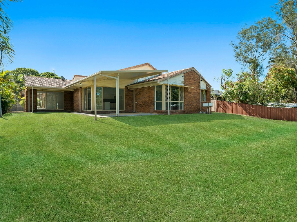 32 Riverside Drive CURRUMBIN WATERS 2