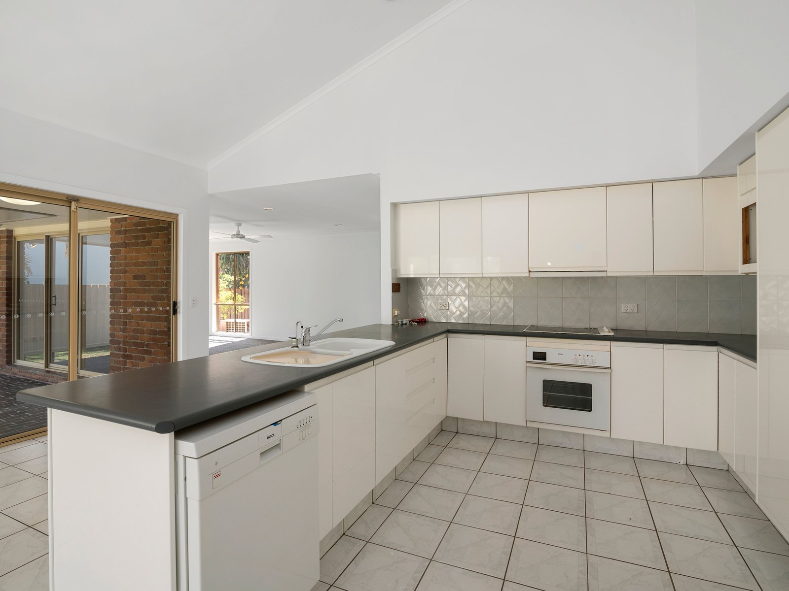 32 Riverside Drive CURRUMBIN WATERS 4