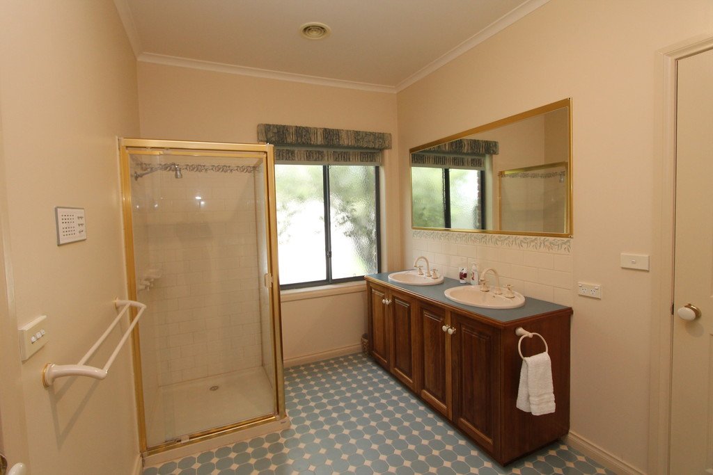 32 Robertson Drive ALFREDTON 8