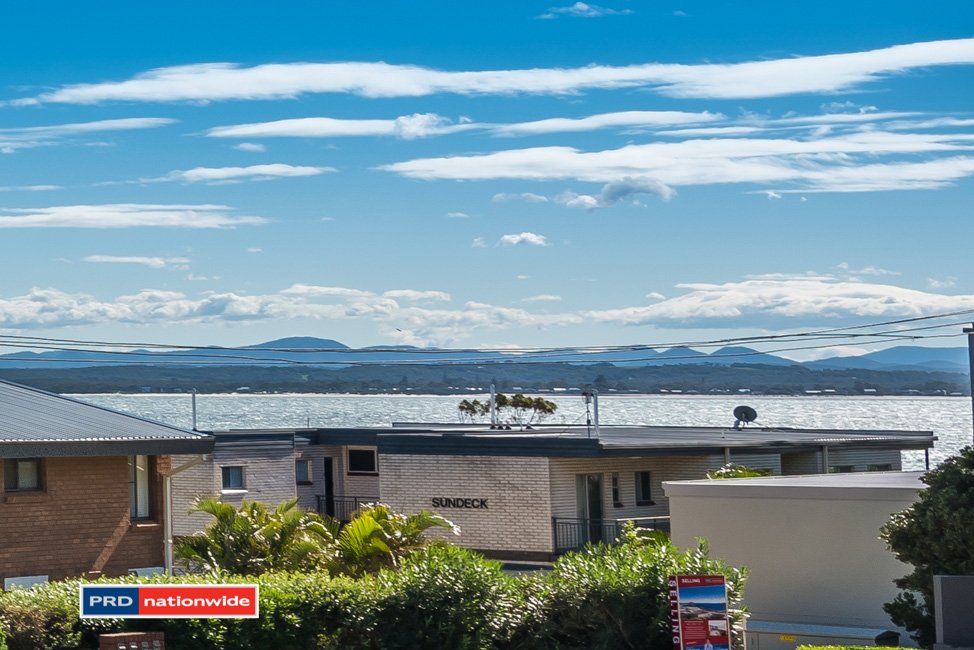 32 Ronald Avenue SHOAL BAY 9