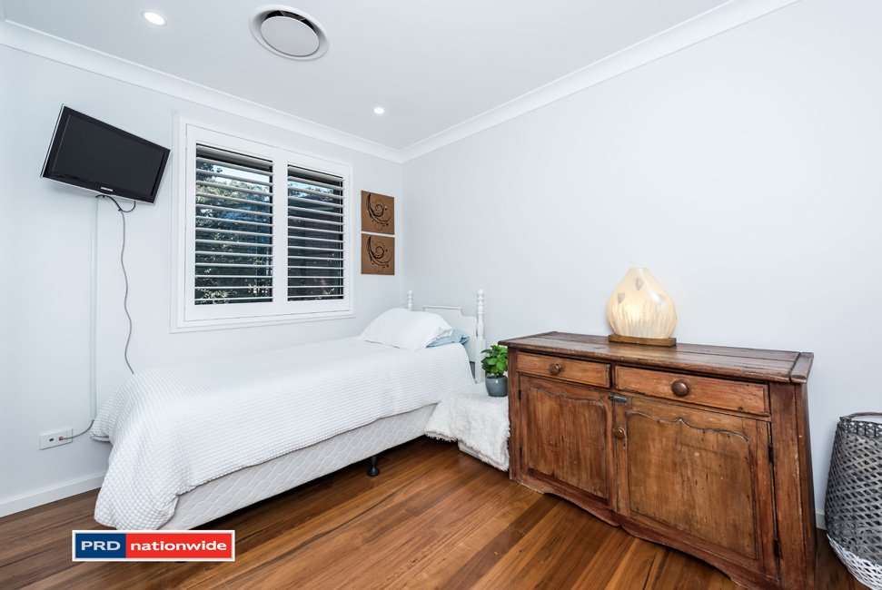 32 Ronald Avenue SHOAL BAY 17