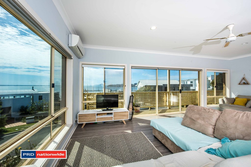 32 Scott Circuit,  SALAMANDER BAY 5