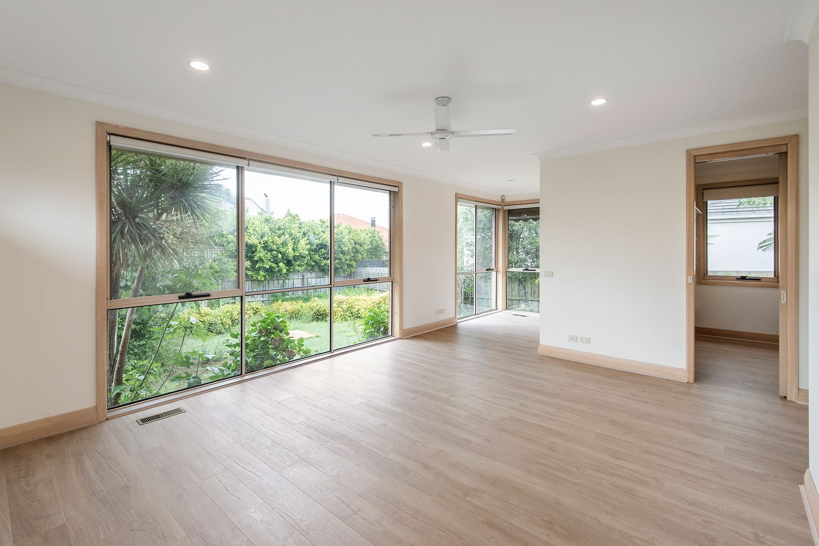 Gallery: 32 Seaview Crescent