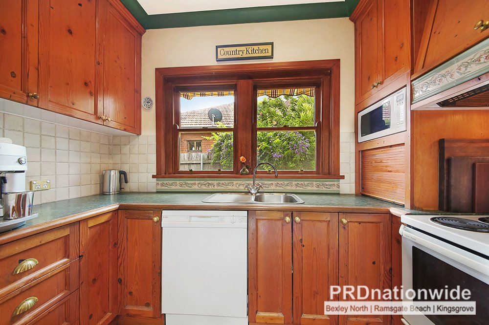 32 St Elmo Parade KINGSGROVE 4