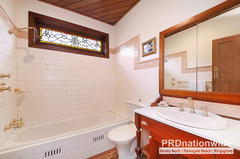 32 St Elmo Parade KINGSGROVE 5