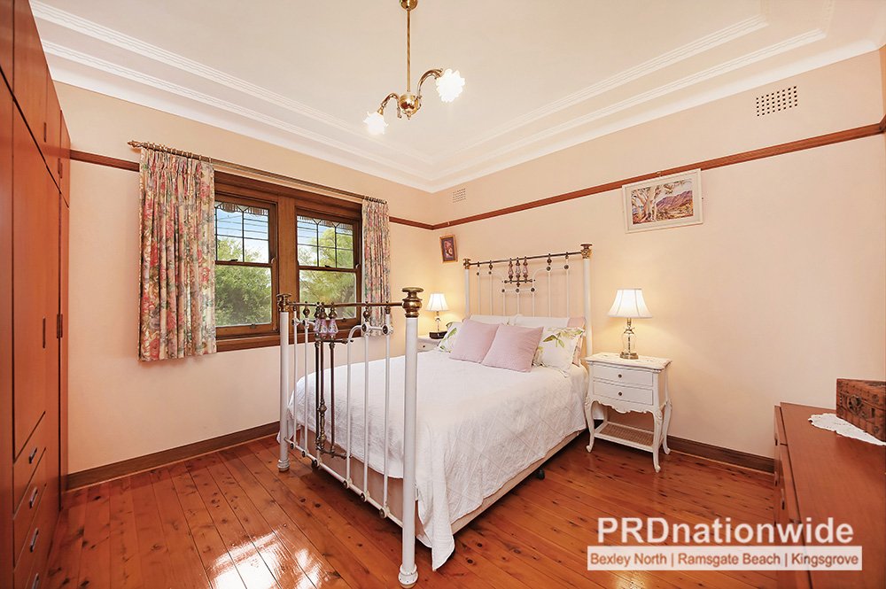 32 St Elmo Parade KINGSGROVE 6