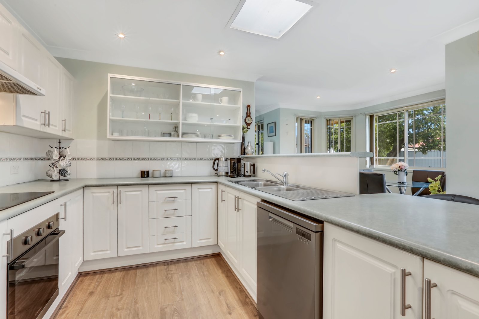 32 Stanthorpe Drive KANAHOOKA 2