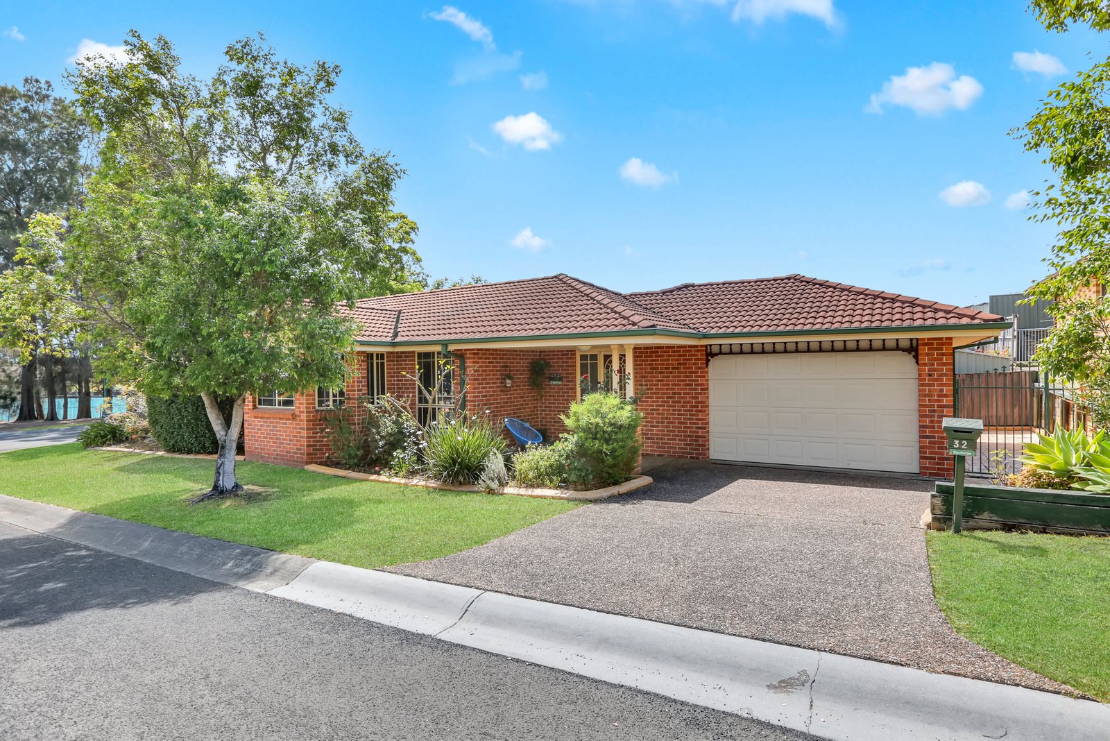 32 Stanthorpe Drive KANAHOOKA 3