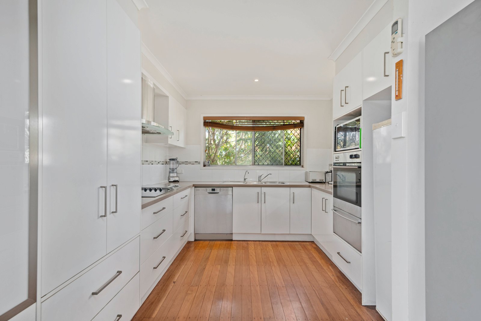 32 Tallebudgera Drive PALM BEACH 1