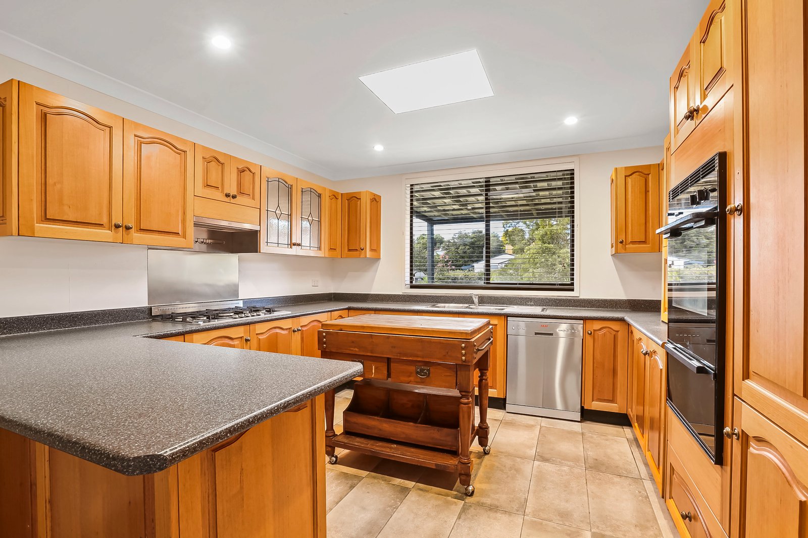 32 Thornbury Avenue UNANDERRA 2