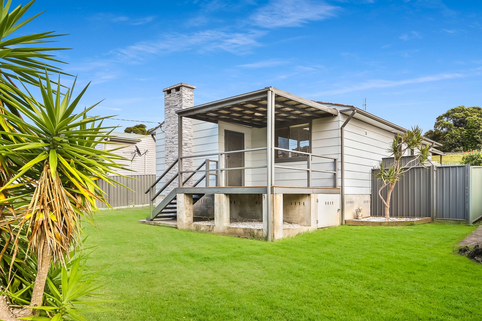 32 Thornbury Avenue UNANDERRA 9