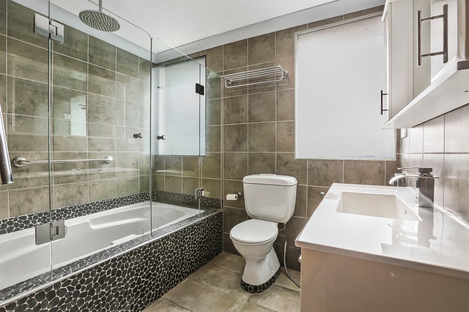 32 Thornbury Avenue UNANDERRA 4