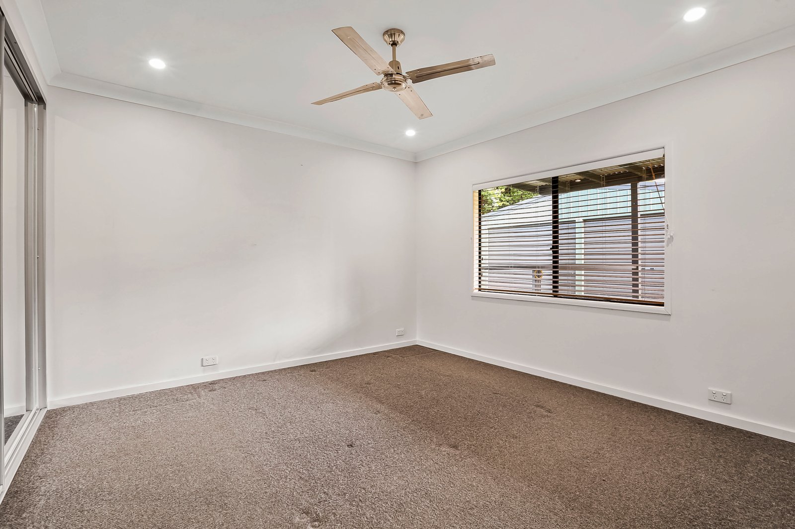 32 Thornbury Avenue UNANDERRA 7