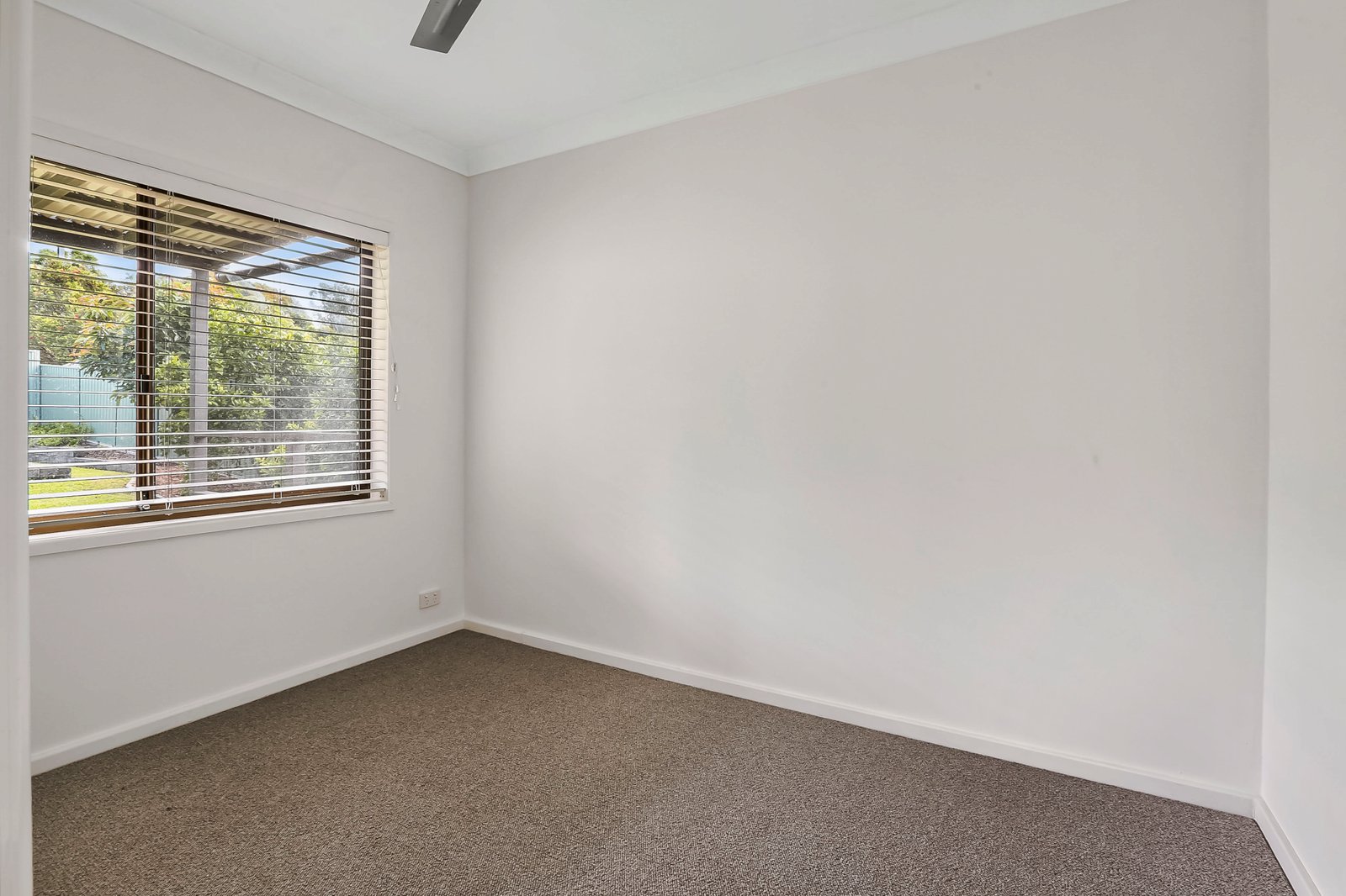 32 Thornbury Avenue UNANDERRA 8