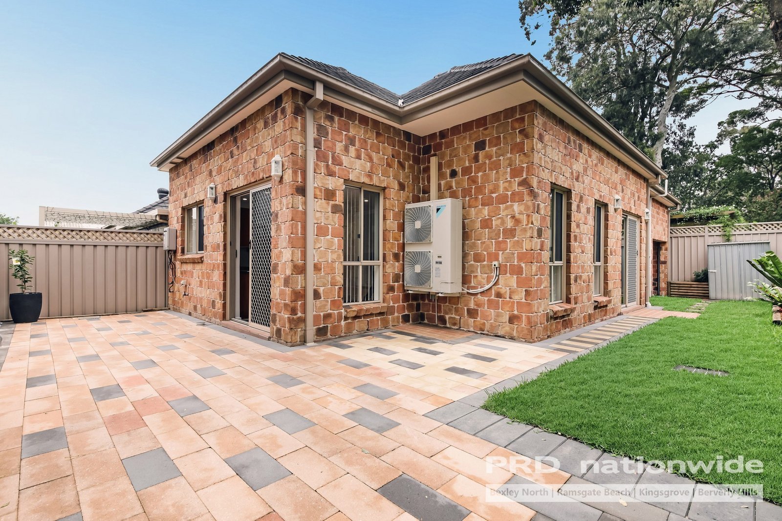 3/2 Toohey Crescent BEXLEY 6