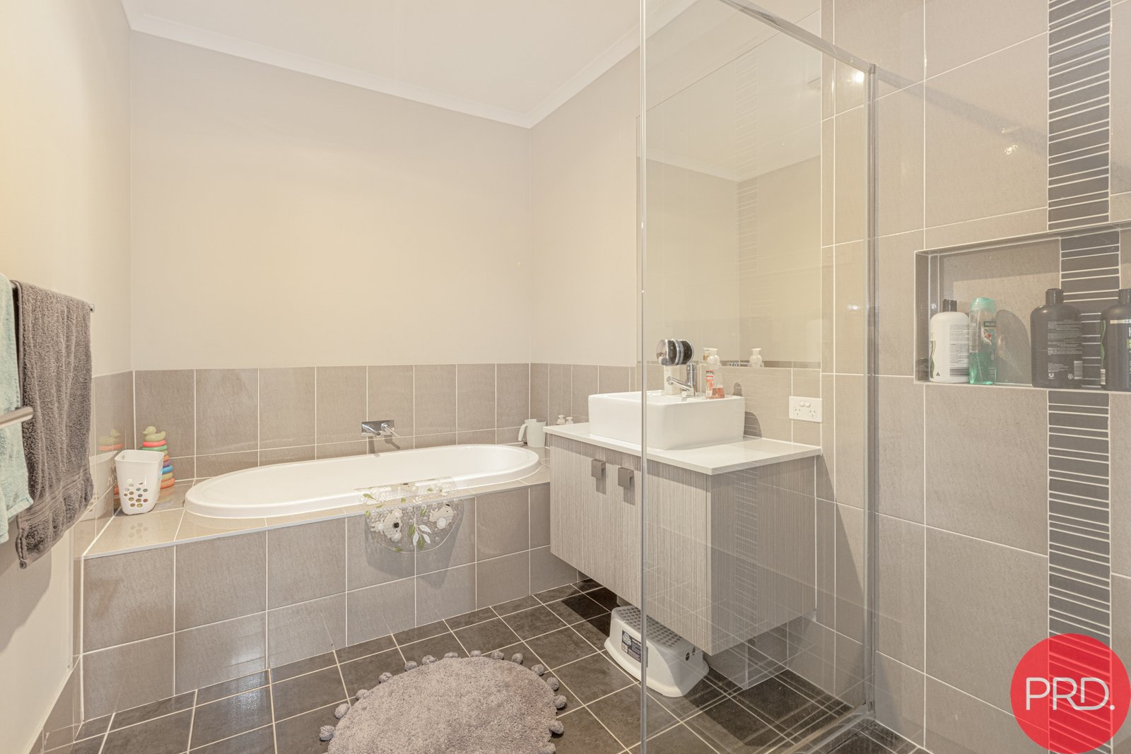 32 Tournament Street RUTHERFORD 14