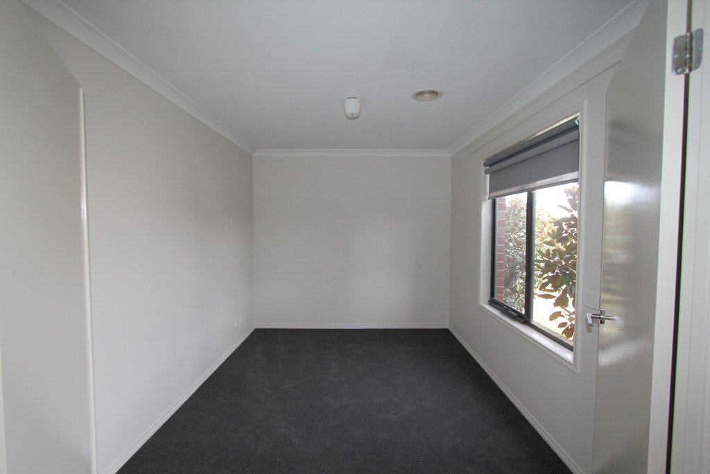 32 Tudor Avenue DELACOMBE 8