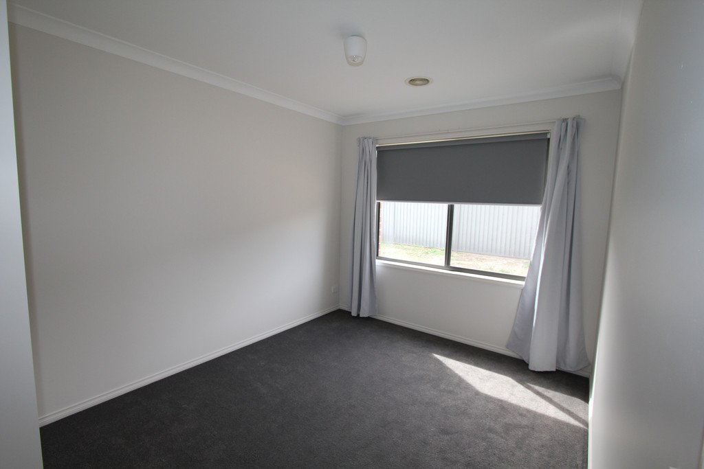 32 Tudor Avenue DELACOMBE 14