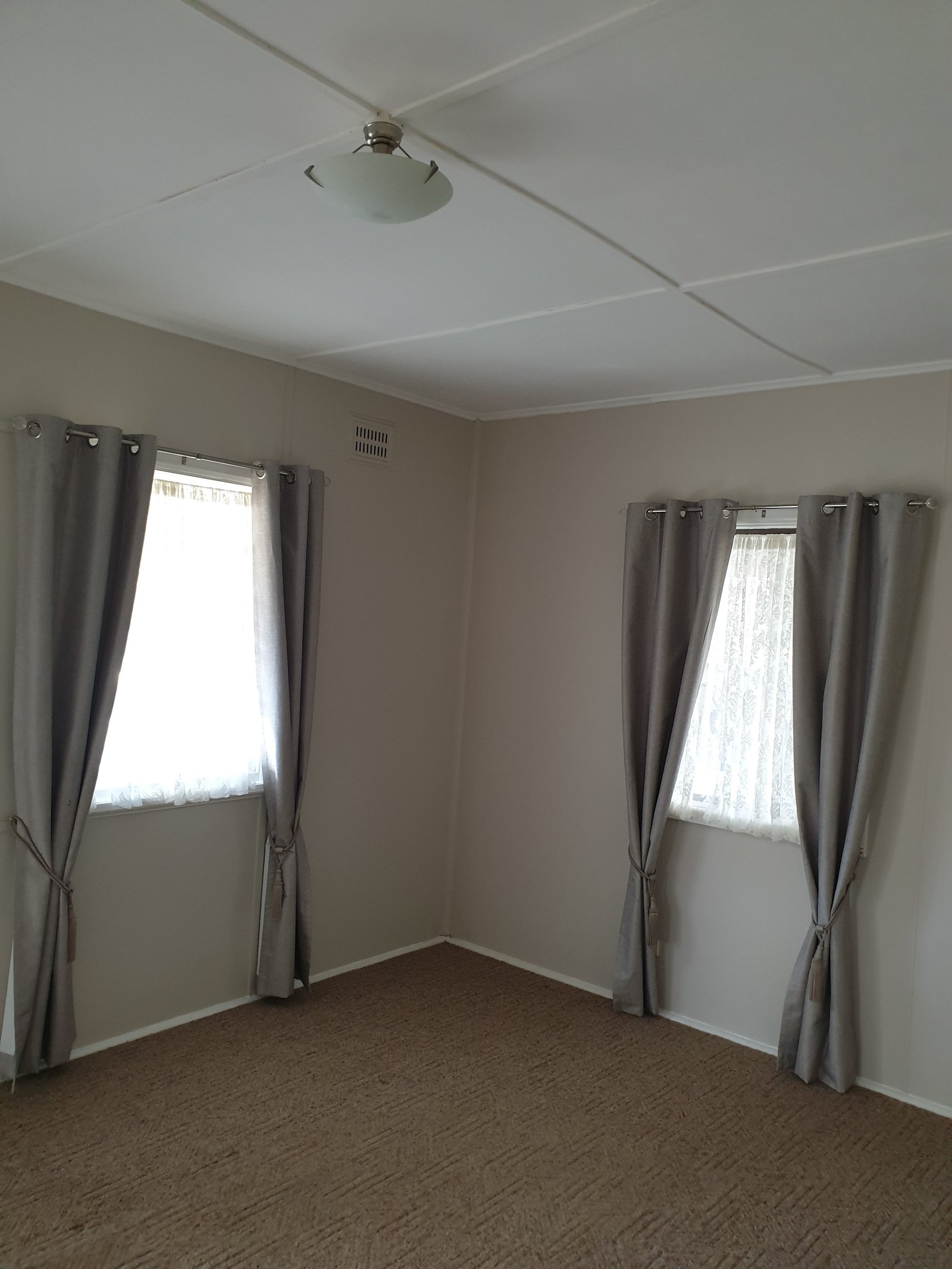 32 Tumut Street SOUTH GUNDAGAI 4