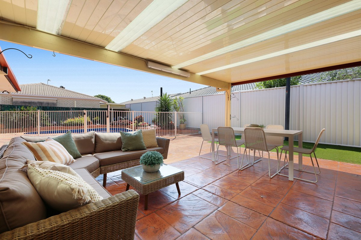 32 Warbler Parade Varsity Lakes 4